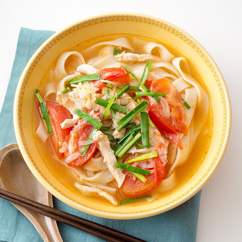 チキンとトマトの酸辣湯麺