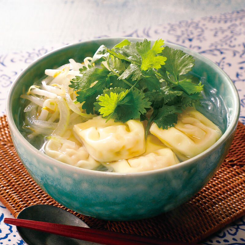 ワンタン味わうフォー風春雨スープ