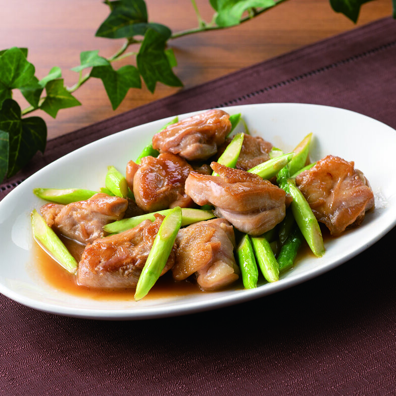 鶏肉とアスパラのガリバタ炒め