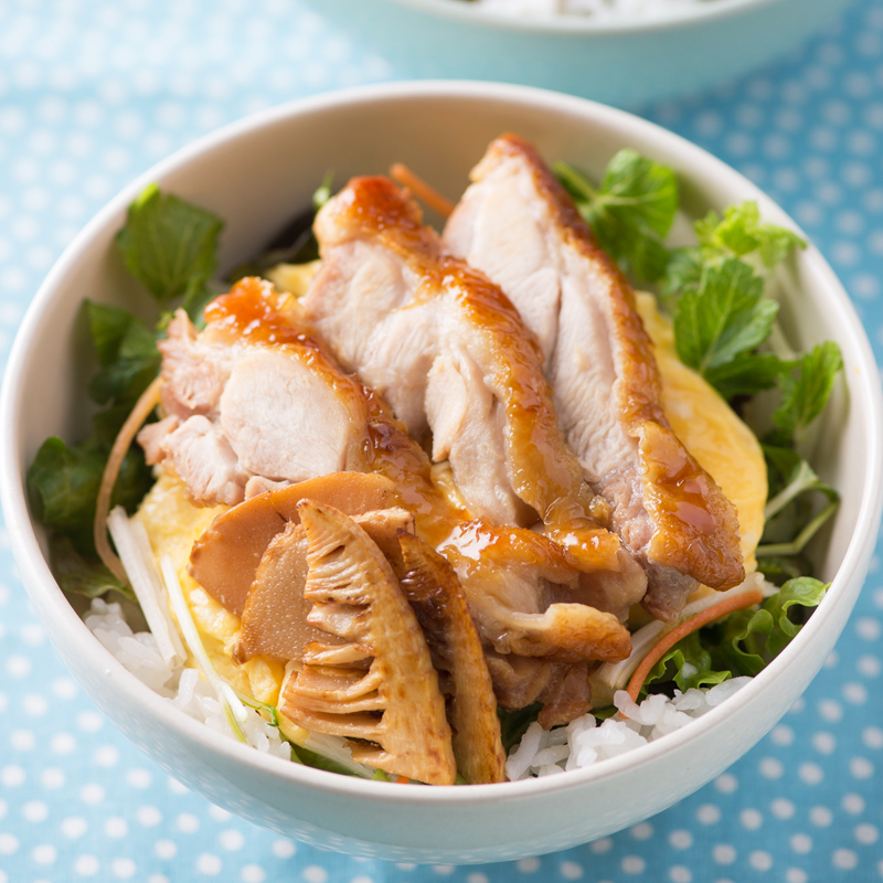 セロリ香るチキン照りたま丼